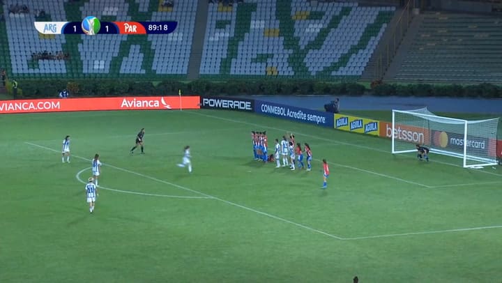 La picardía de la jugadora de la selección argentina para evitar que Paraguay sacara del medio
