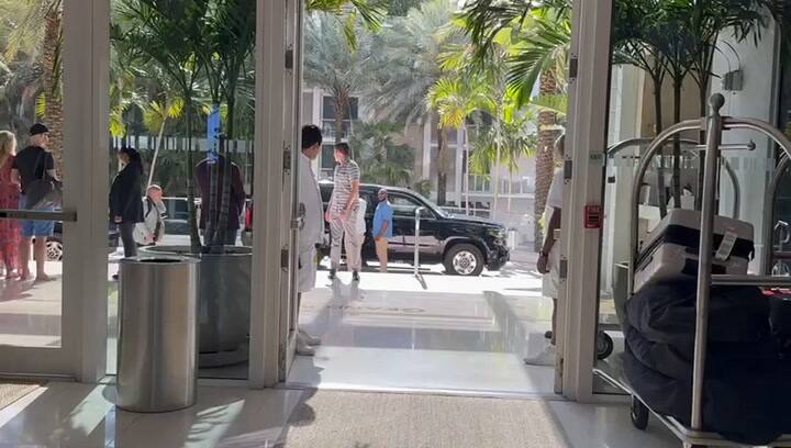 La llegada de Milei al hotel de Miami