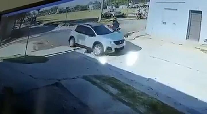 Una mujer atropelló a un perro en Marcos Juárez y el momento fue registrado por cámaras