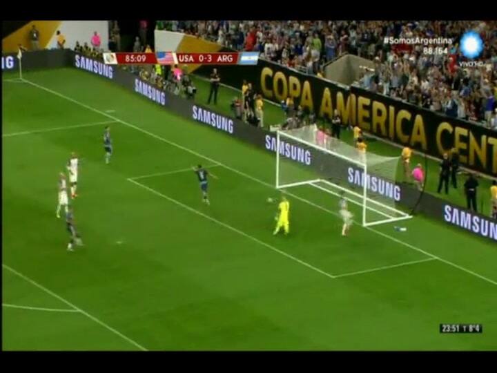 Higuain redondeó la goleada argentina