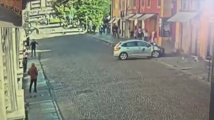 El momento en el que un hombre atropelló a decenas de personas