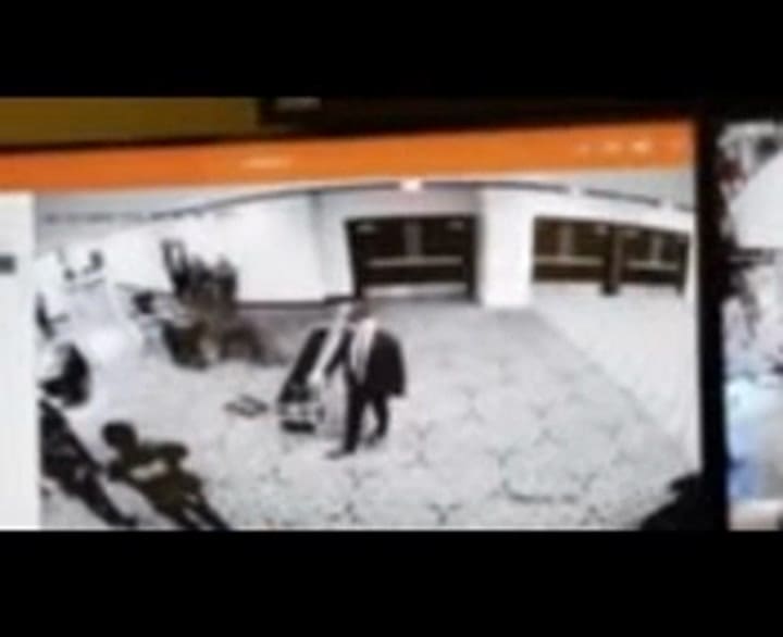 El sospechoso superó un puesto de seguridad corriendo