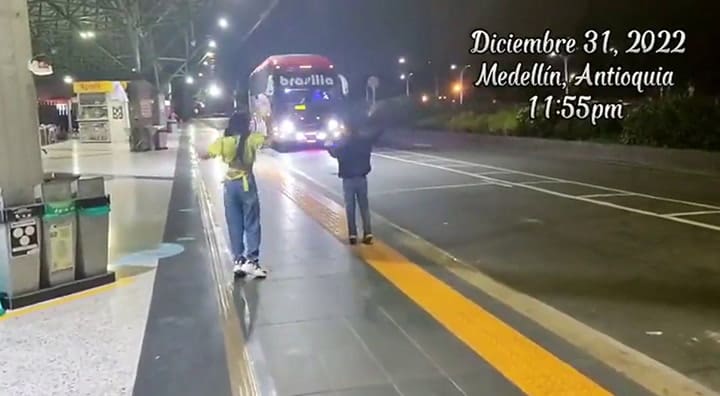 Un chofer recibió una sorpresa de Año Nuevo por parte de sus hijos