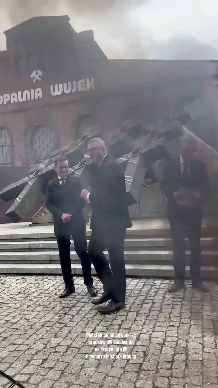 La quema frente al monumento de la mina de Wujek