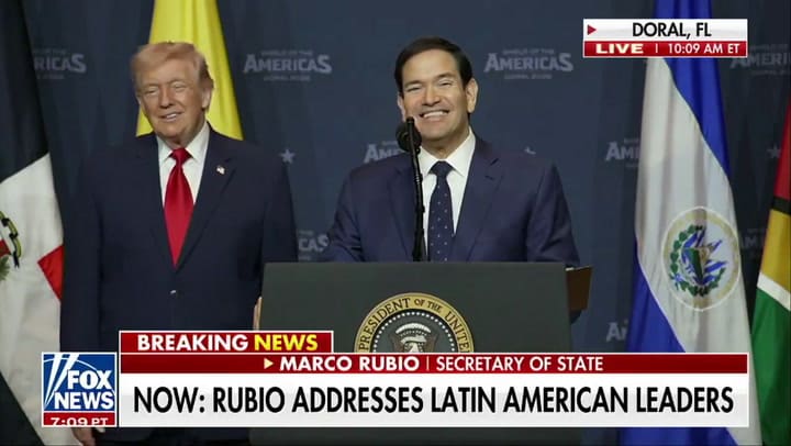 Marco Rubio, en perfecto español, con Donald Trump en Shield of the Americas en Miami (Fuente: Fox News)