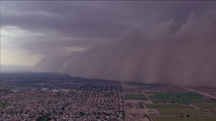 Toma aérea de la tormenta de polvo