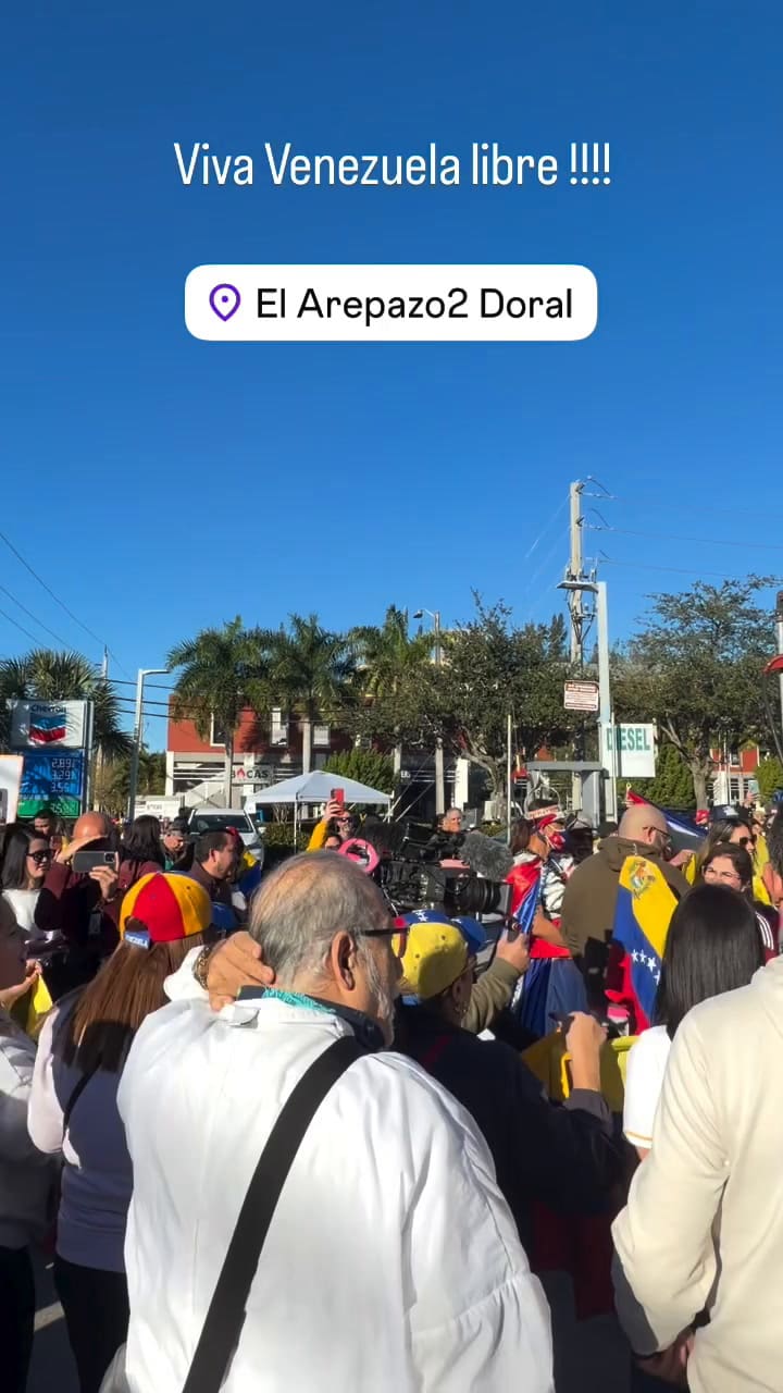 Entre la incertidumbre por su estatus migratorio y alegría por el adiós de Maduro