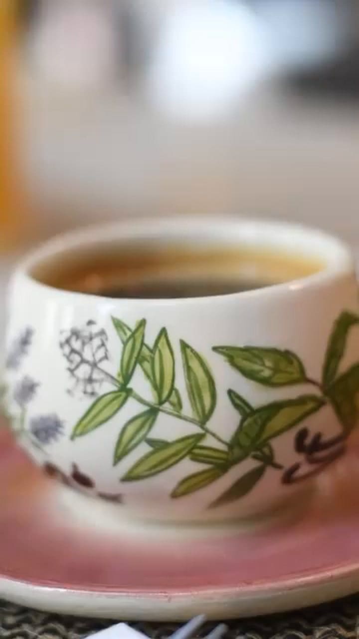 La calma se respira en el patio andaluz de Los Jardines de Las Barquín