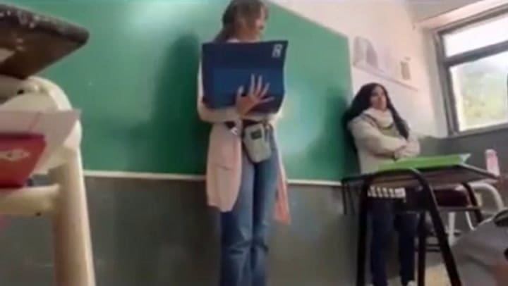 El enojo de la directora de una escuela