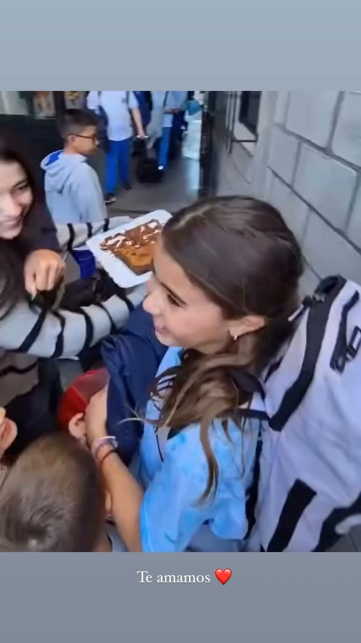 La China Suárez recibió a su hija con una torta cuando salió del colegio