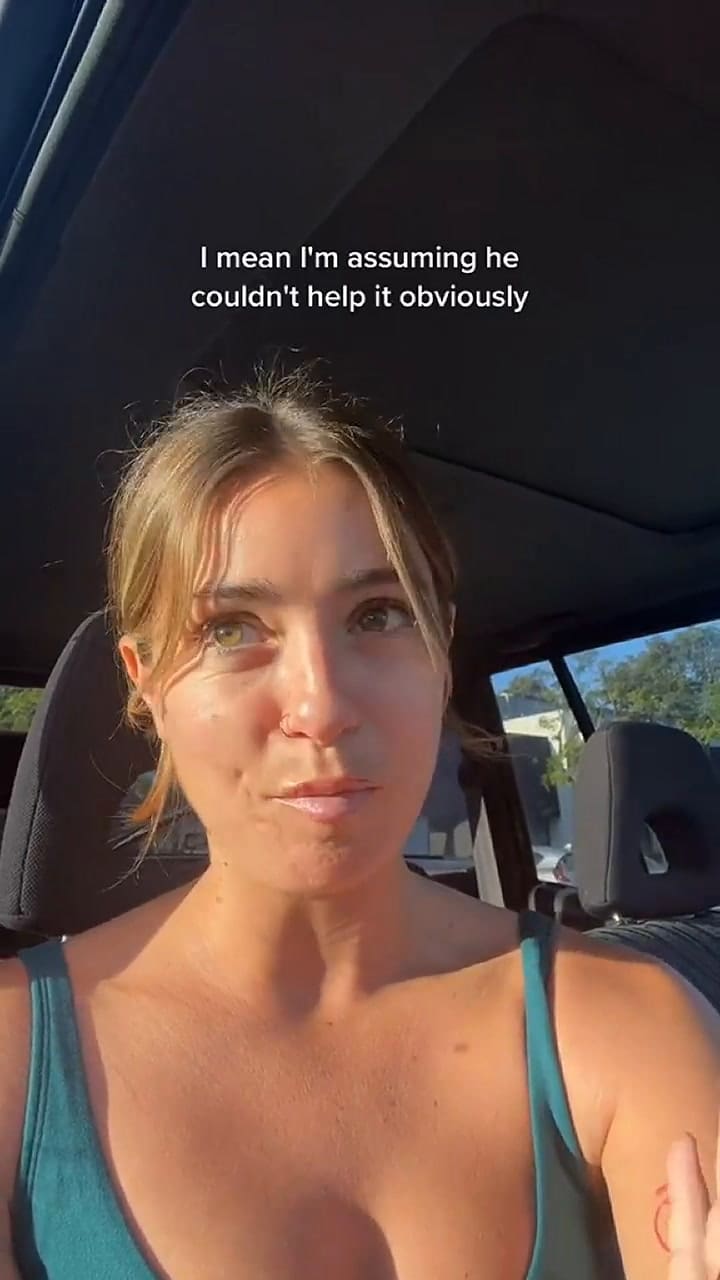 Una tiktoker contó cómo su compañero de vuelo la vomitó en un trayecto de 13 horas