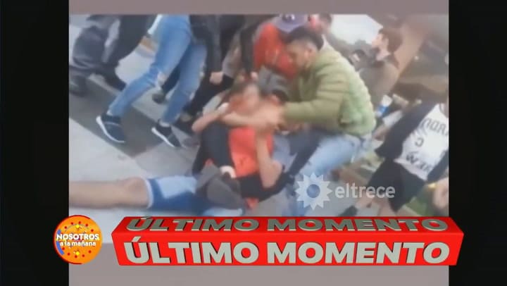 Video: intentó robarle el celular y terminó ensangrentado en el suelo - Fuente: eltrece