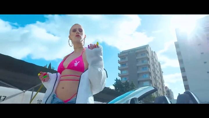 Sola, solita Camila Lattanzio