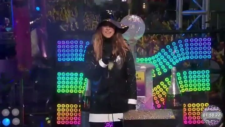 El show de Lali Espósito en Times Square _ Fuente: YouTube