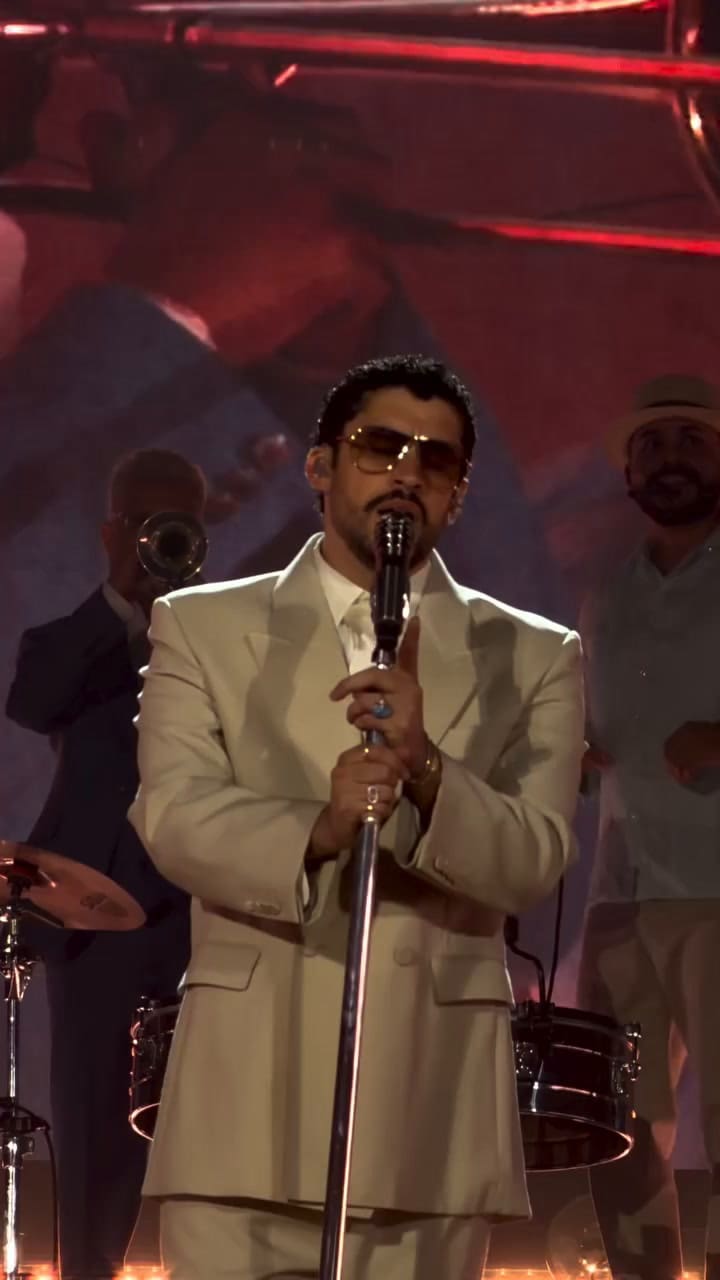 Bad Bunny canta Baile inolvidable | Gentileza Dale Play