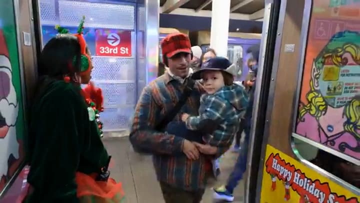 El tradicional tren navideño de Chicago que todos los años llega con Santa al frente