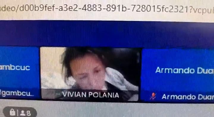 Una jueza colombiana se mostró fumando en la cama en una audiencia virtual y fue suspendida