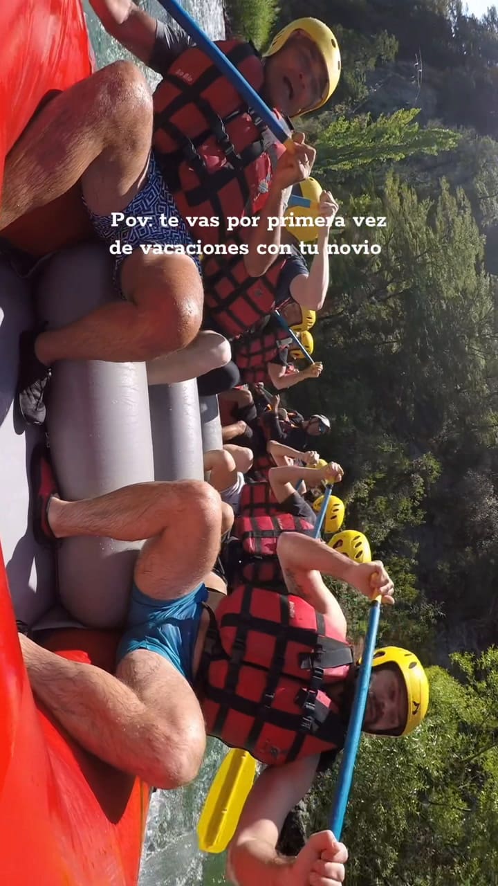 Las vacaciones de Peter Lanzani con su novia, Leila Ceballos