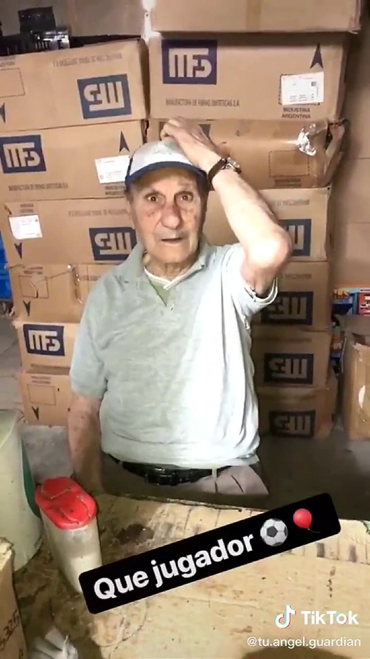 Ángel Julio tiene 91 años y la rompe en Tiktok
