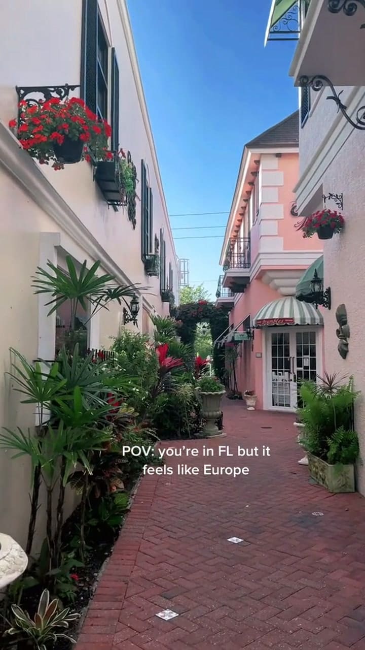 El centro de Naples se asemeja a algunas ciudades de Italia