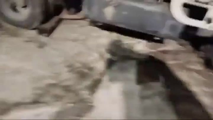 Camión camuflado utilizado para robar cables en La Plata