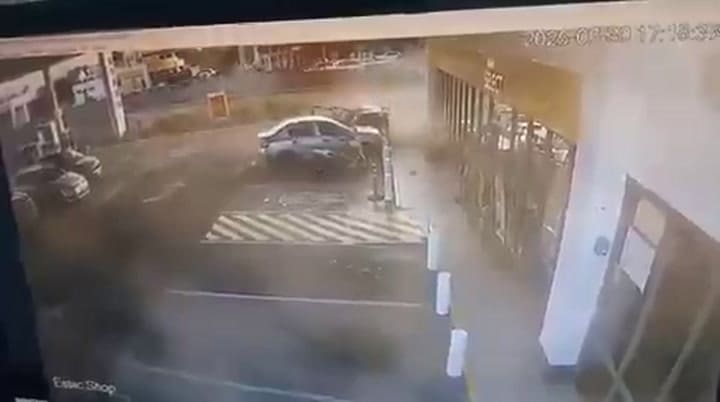 El video del violento accidente que terminó en una estación de servicio