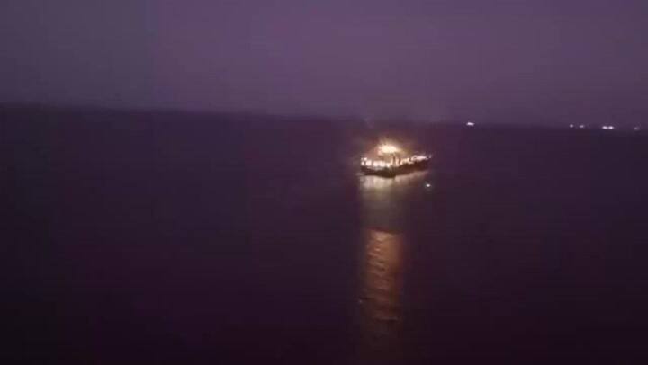 Aeroevacuación del tripulante de un barco frente al Puerto de Buenos Aires