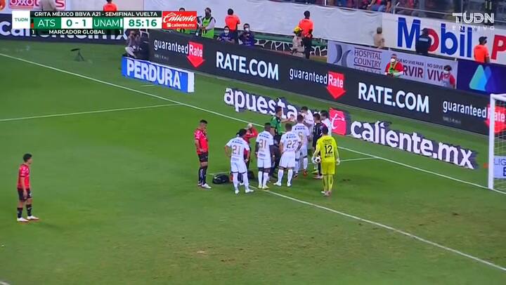 El codazo a Juan Dinenno