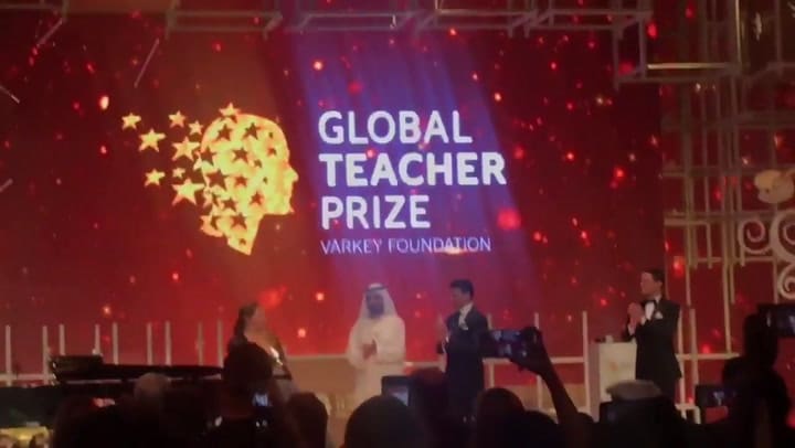 Una docente de arte británica ganó el Nobel al mejor maestro del mundo