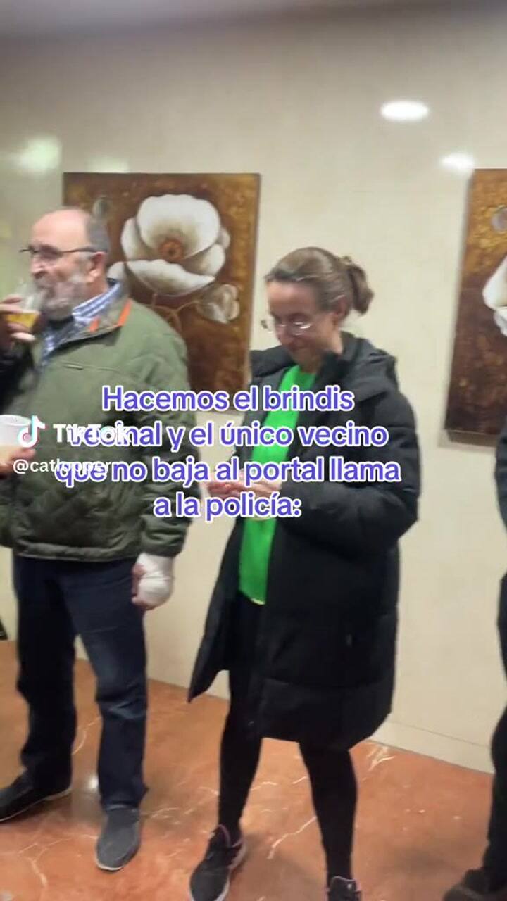 Un grupo de vecinos celebró la Navidad en el edificio