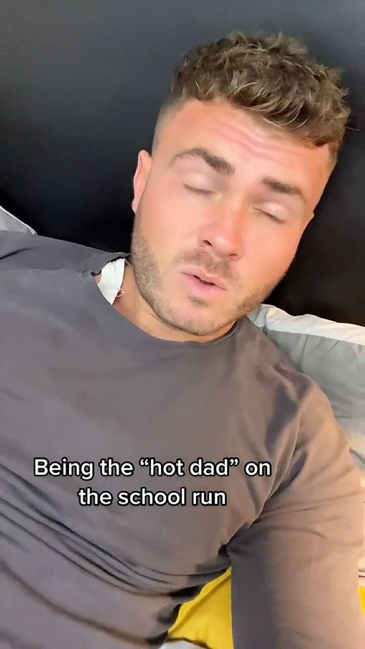 Se autonombró 'hot dad' y recibió críticas