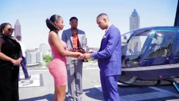 Un hombre le propuso matrimonio a su novia con cinco anillos diferentes