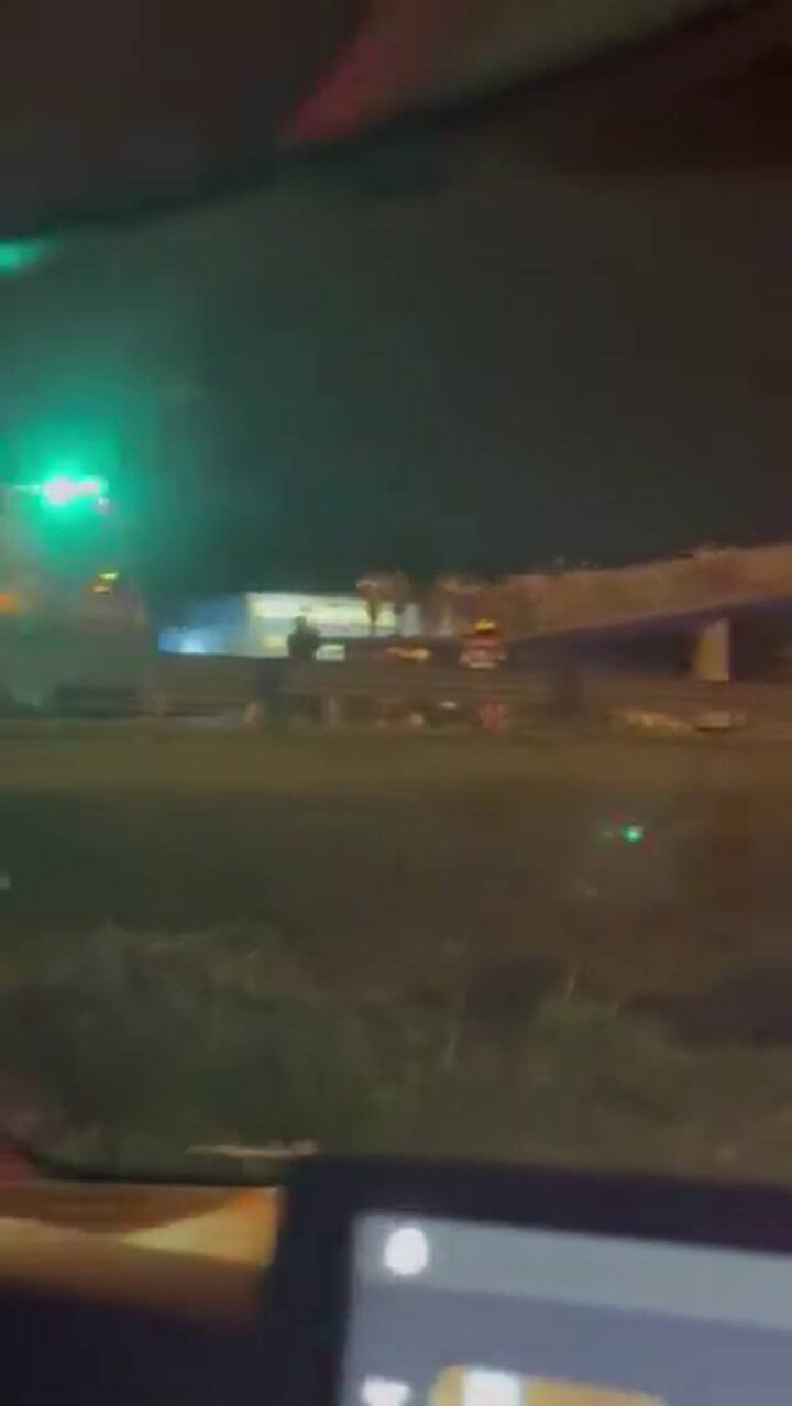 A truck has overturned on the Panamericana road and there is a delay in the queue