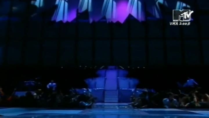 Britney, Madonna, Christina y Missy Elliott: 'Like a Virgin' / 'Hollywood' – Fuente: YouTube