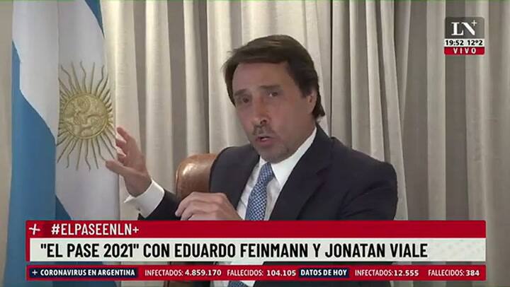 Feinmann dejó solo a JOny Viale en el pase y volvió con un objeto que sorprendió a todos