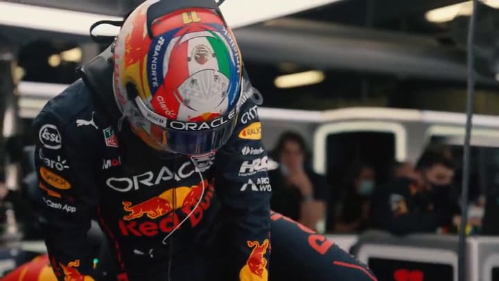 Checo Pérez firmó renovación hasta 2024 con Red Bull