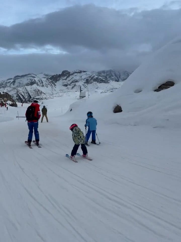 Las vacaciones de Lando Norris y Sacha Fenestraz en los Alpes franceses