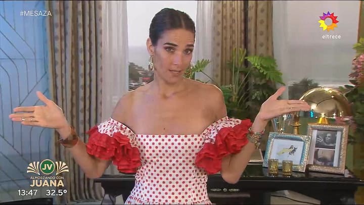 Juanita Viale presento un traje como vestido
