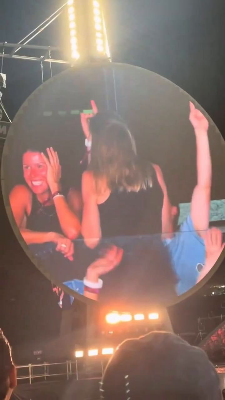 El video polémico de la kiss cam en el concierto de Coldplay