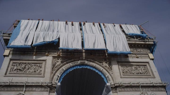 Time-lapse de la intervención de Christo y Jeanne Claude en el Arco de Triunfo