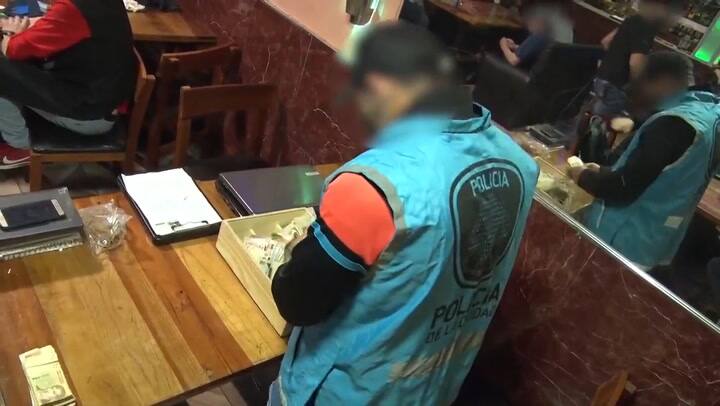 Así allanaron el bar donde operaban los “Reyes de Constitución”