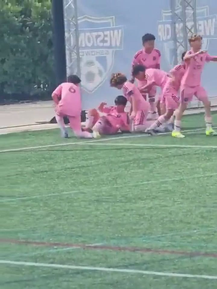 El golazo de Mateo Messi que se llevó el aplauso de su papá