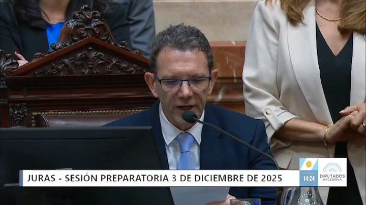Los comentarios fuera de lugar que se escucharon de un micrófono abierto durante la jura de los diputados electos