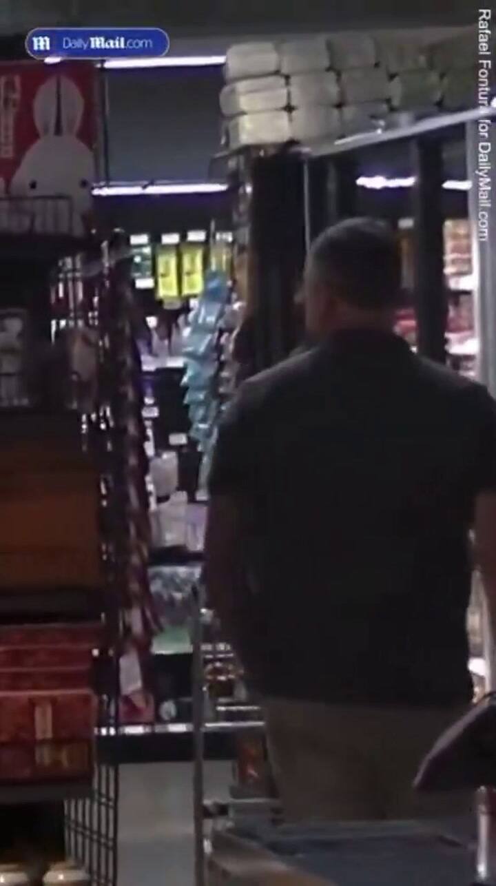 Kamala Harris y Doug Emhoff fueron vistos en Los Ángeles haciendo compras en un supermercado asiático, retomando la vida cotidiana tras el reciente cambio de gobierno en Estados Unidos