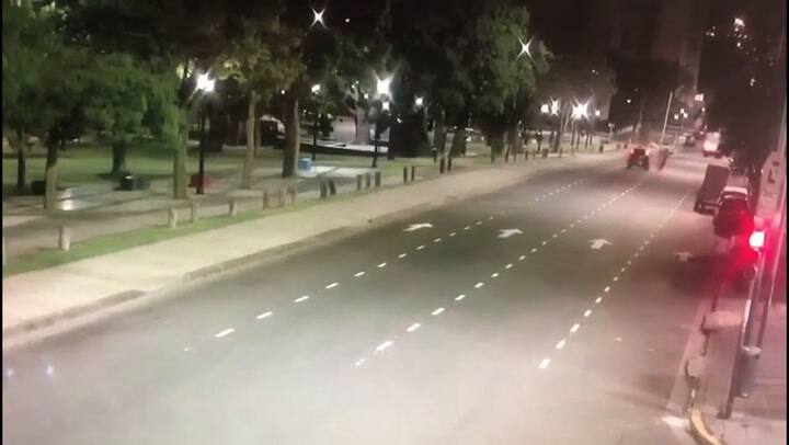 Dos motociclistas escaparon de la policía y provocaron una explosión