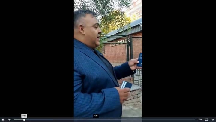 Polémica en Neuquén: repartían biblias en la puerta de una escuela