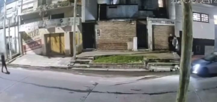 Les robaron a punta de pistola en Lanús