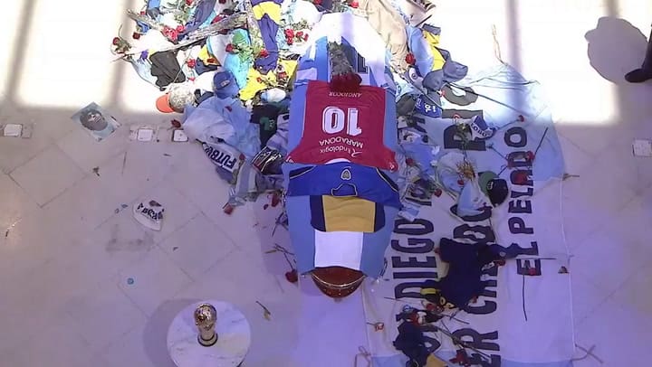 Las lágrimas de Alberto Fernández en su último adiós a Diego Maradona