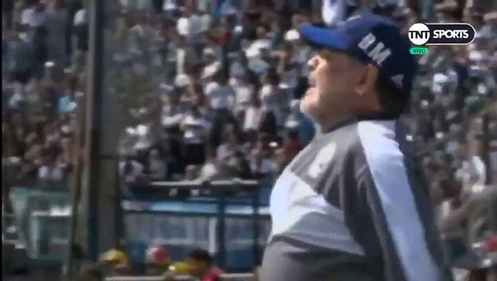 Reacción del Diego al gol de racing