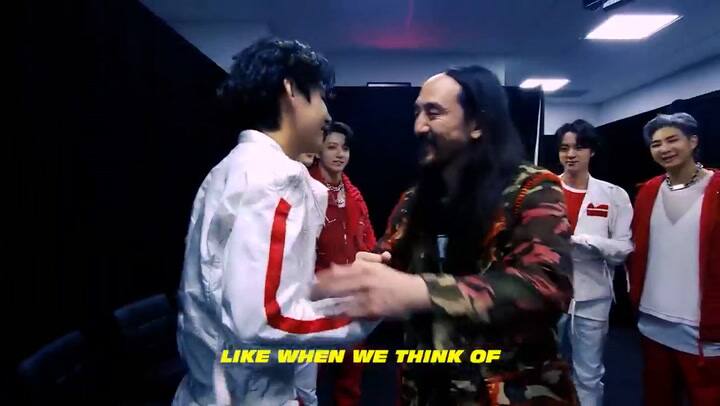 Steve Aoki estuvo en el concierto de BTS y generó furor en los fanáticos